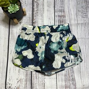 THE NORTH FACE NWOT Multicolor Shorts